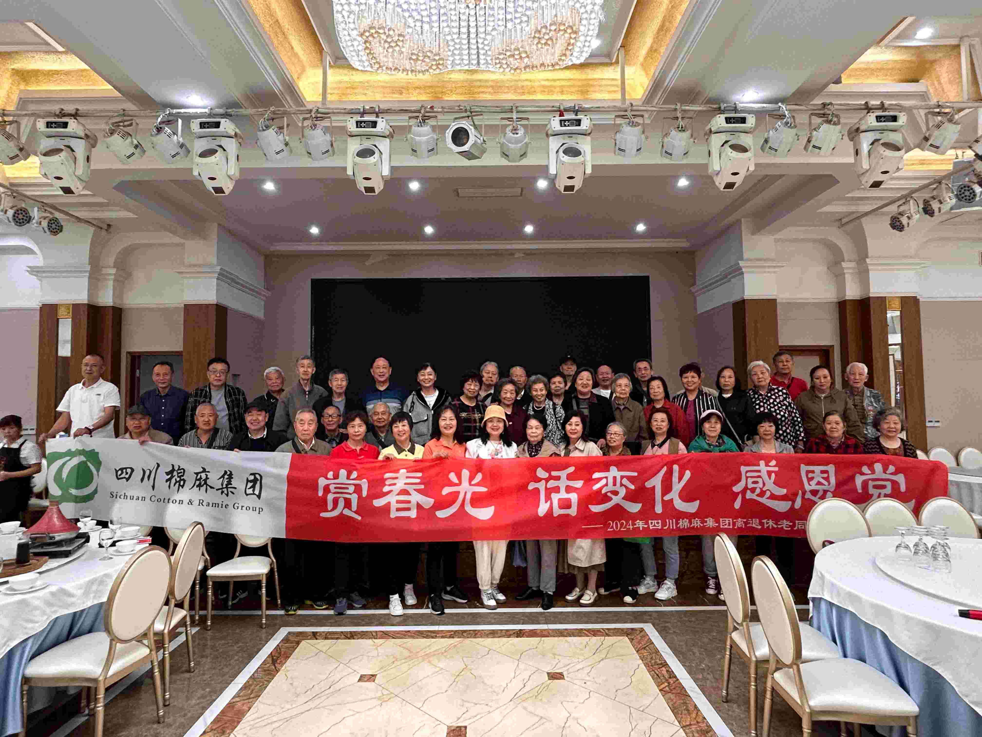 集團公司組織老同志開展“賞春光、話變化、感黨恩”戶外踏青活動